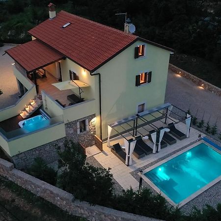 Holiday House Tos-Vila With Heated Pool Vrbnik Exteriör bild