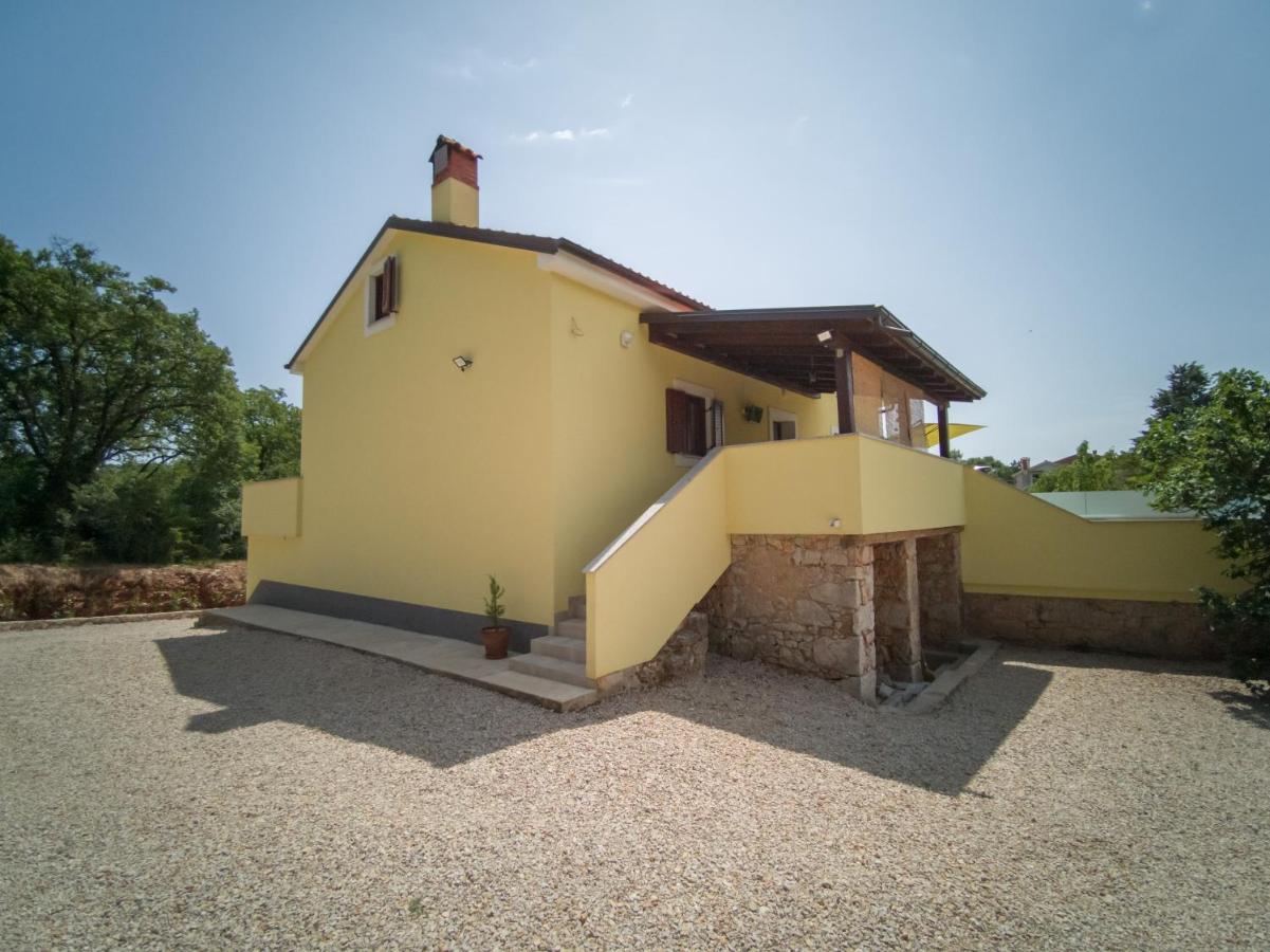 Holiday House Tos-Vila With Heated Pool Vrbnik Exteriör bild