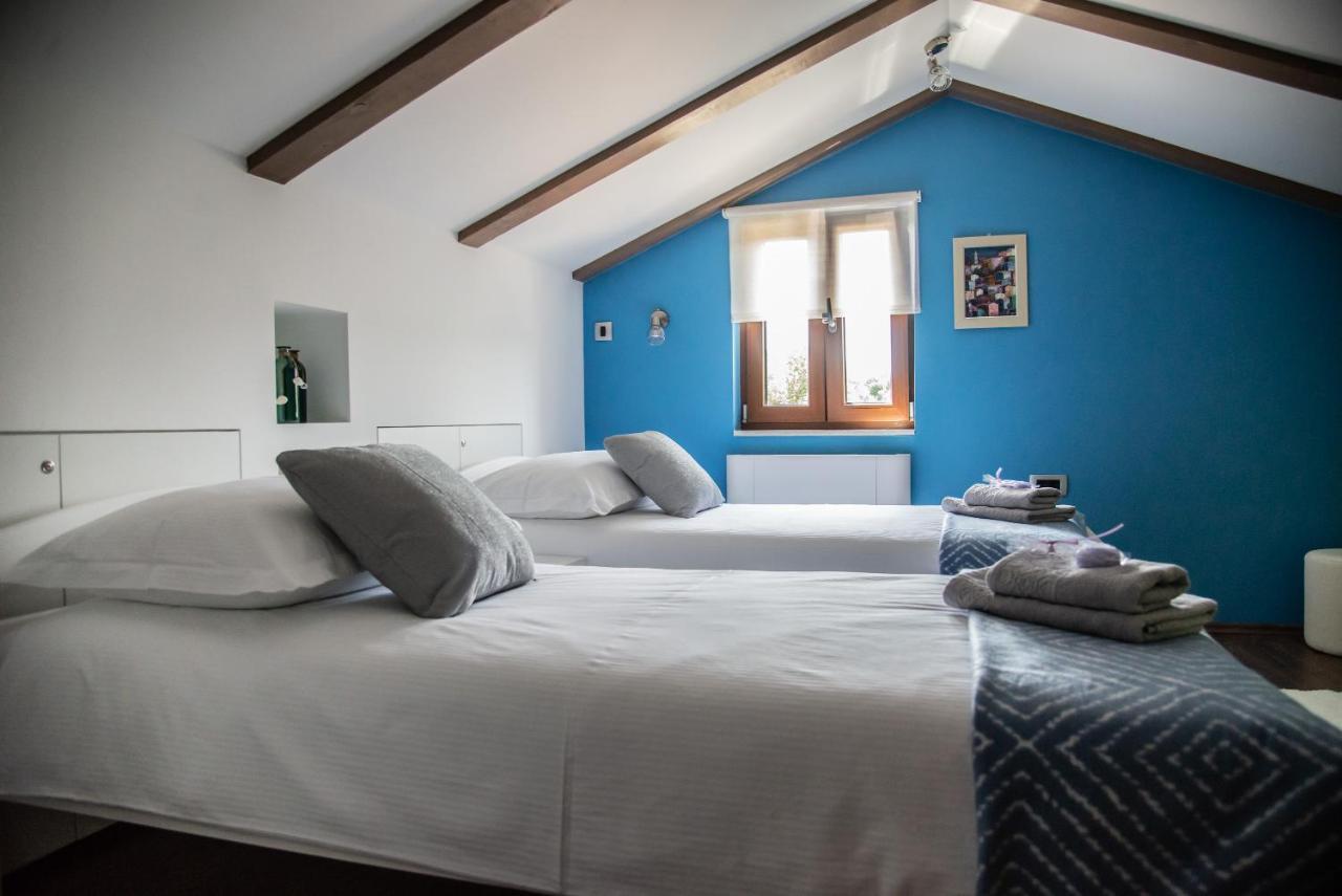 Holiday House Tos-Vila With Heated Pool Vrbnik Exteriör bild