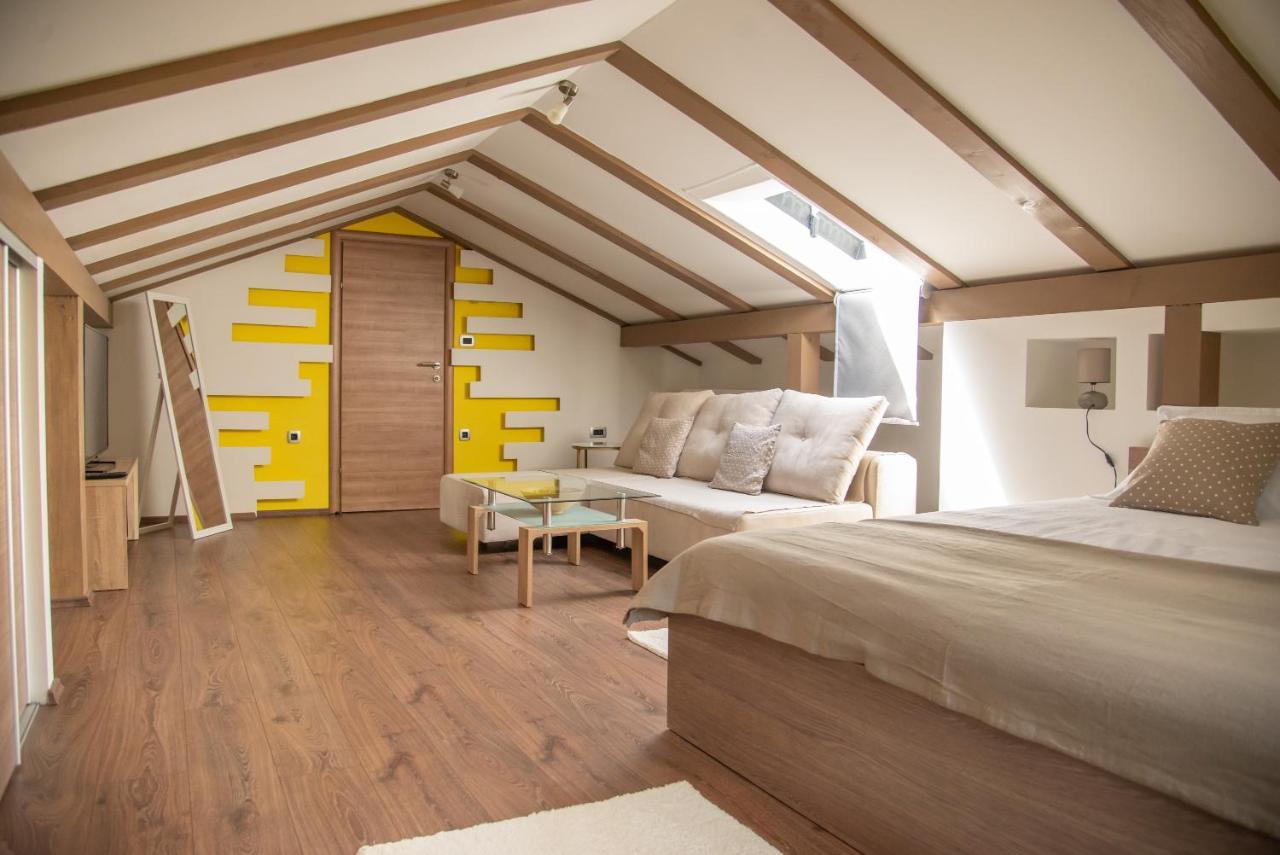 Holiday House Tos-Vila With Heated Pool Vrbnik Exteriör bild