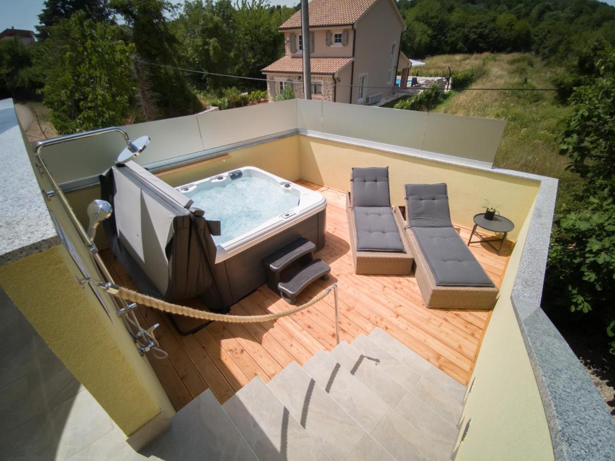 Holiday House Tos-Vila With Heated Pool Vrbnik Exteriör bild