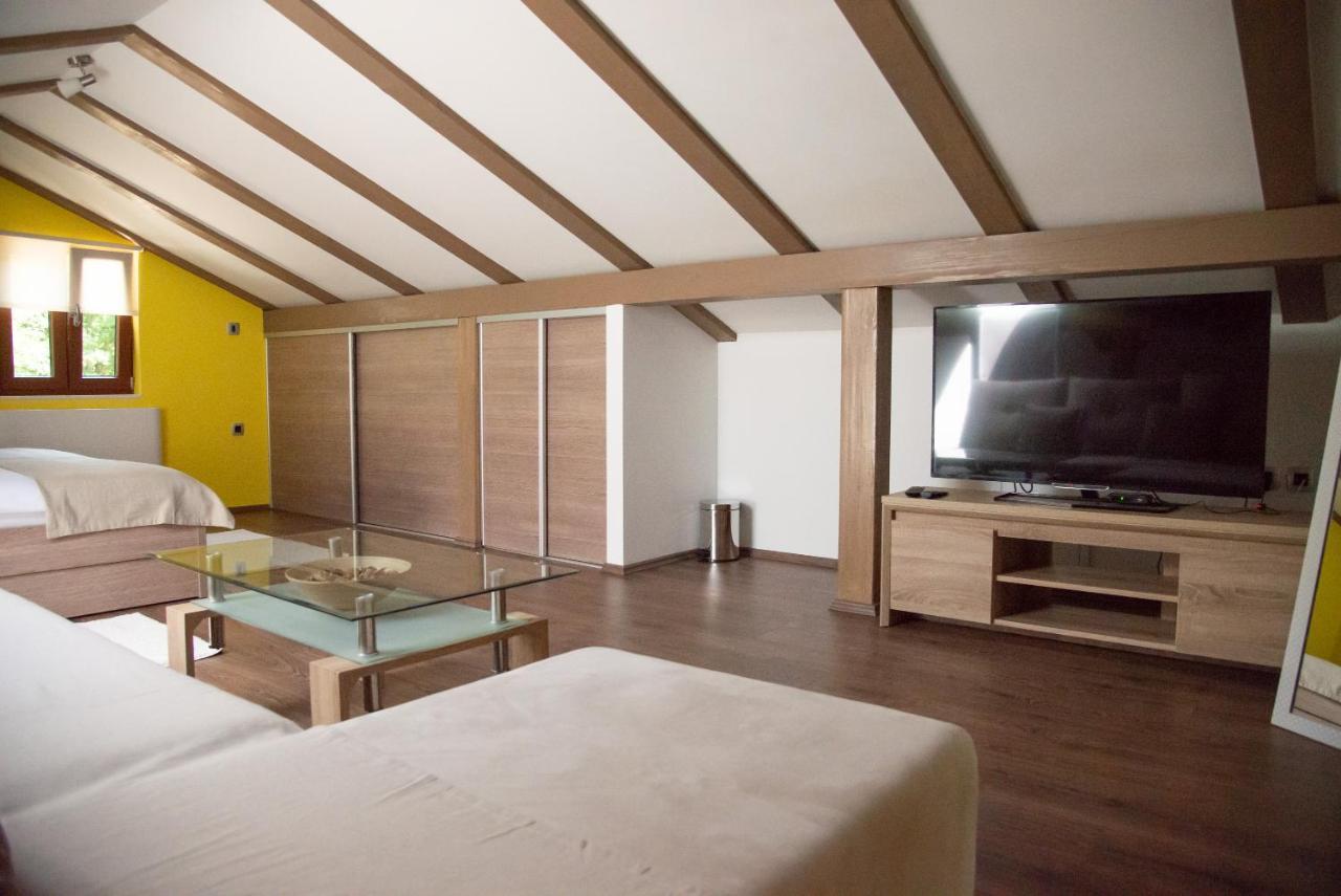 Holiday House Tos-Vila With Heated Pool Vrbnik Exteriör bild