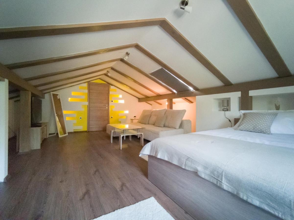 Holiday House Tos-Vila With Heated Pool Vrbnik Exteriör bild