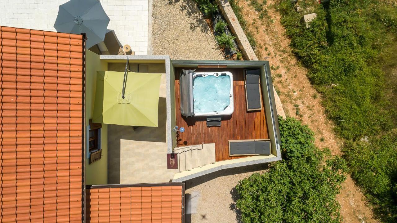 Holiday House Tos-Vila With Heated Pool Vrbnik Exteriör bild