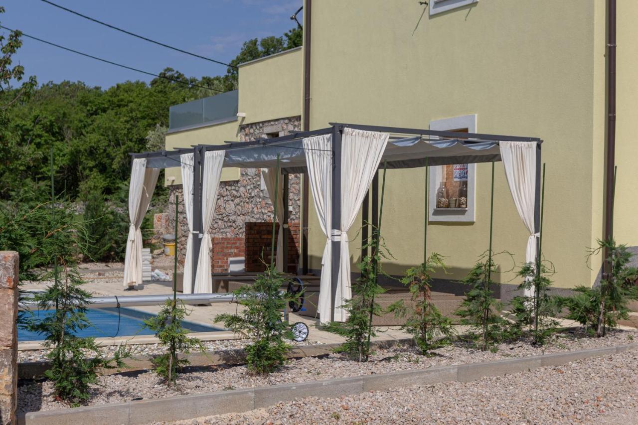 Holiday House Tos-Vila With Heated Pool Vrbnik Exteriör bild