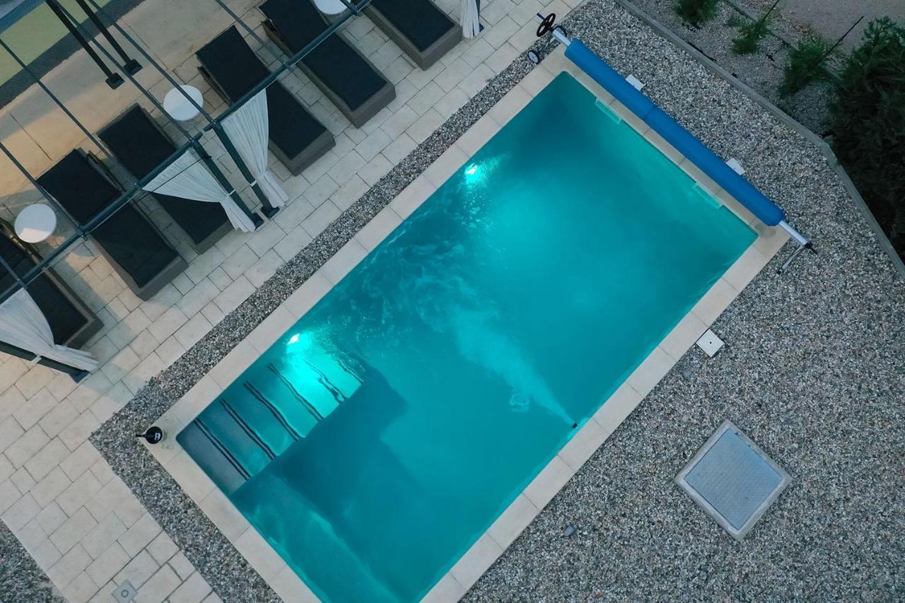 Holiday House Tos-Vila With Heated Pool Vrbnik Exteriör bild
