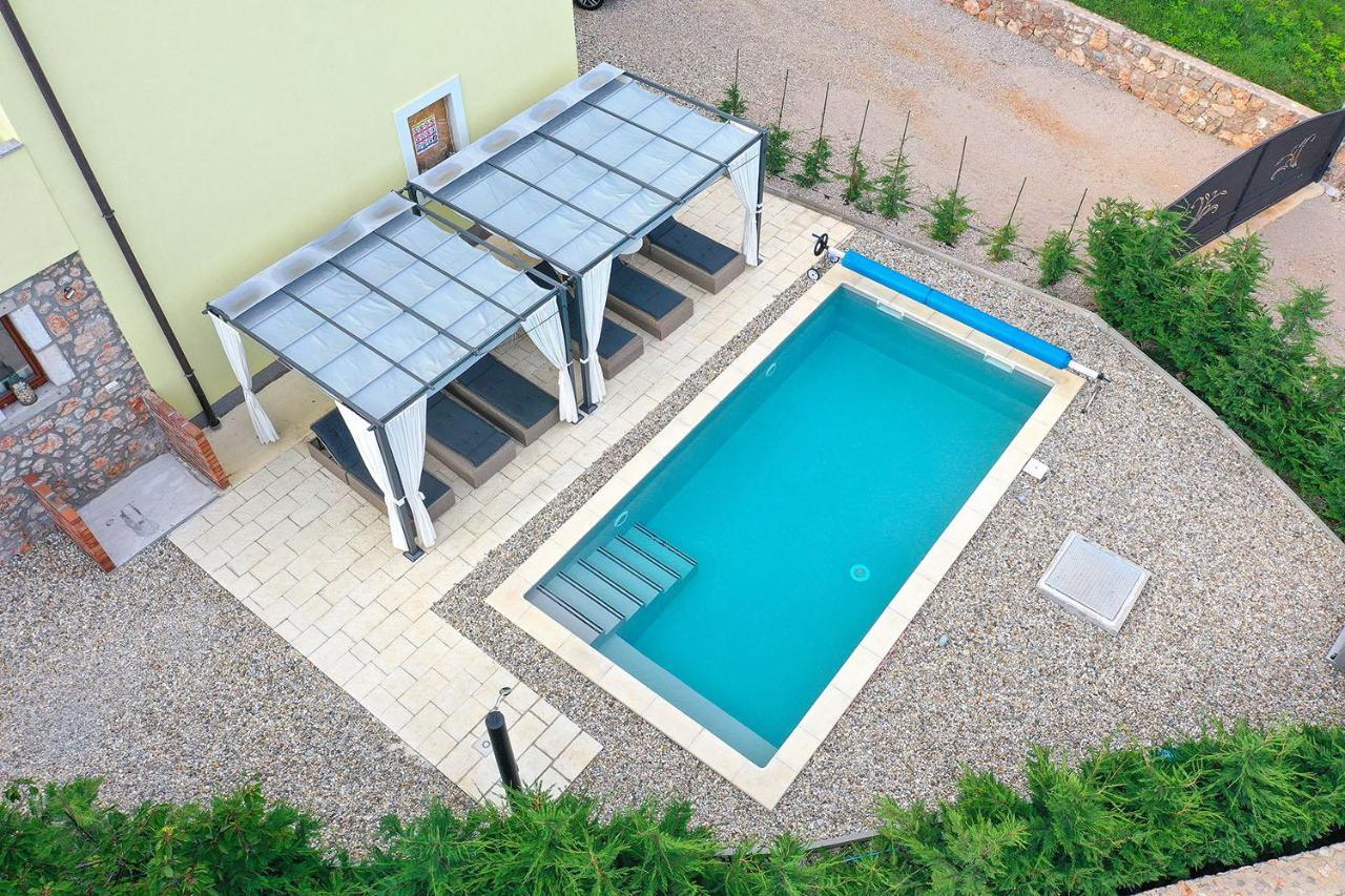 Holiday House Tos-Vila With Heated Pool Vrbnik Exteriör bild