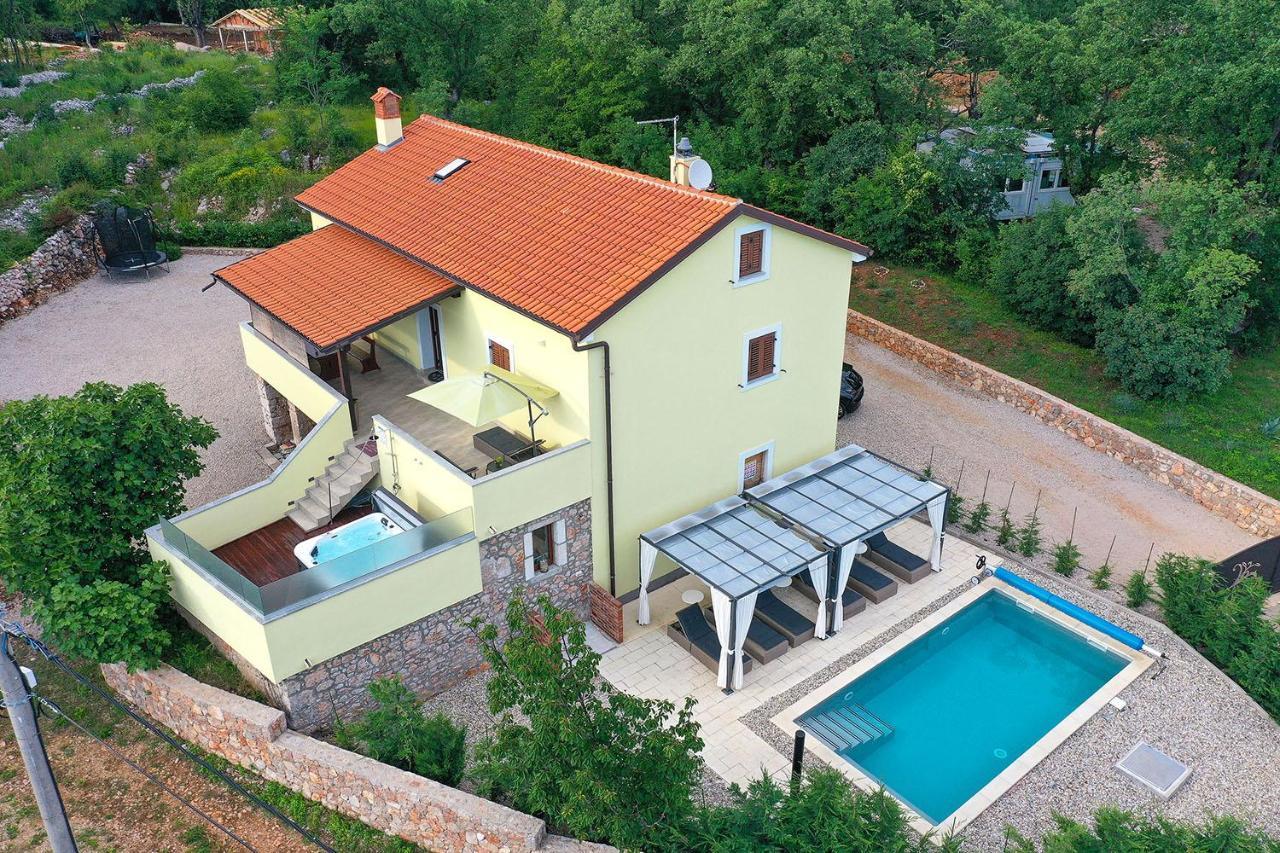 Holiday House Tos-Vila With Heated Pool Vrbnik Exteriör bild
