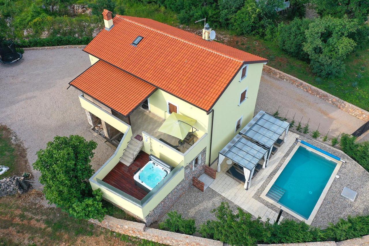 Holiday House Tos-Vila With Heated Pool Vrbnik Exteriör bild