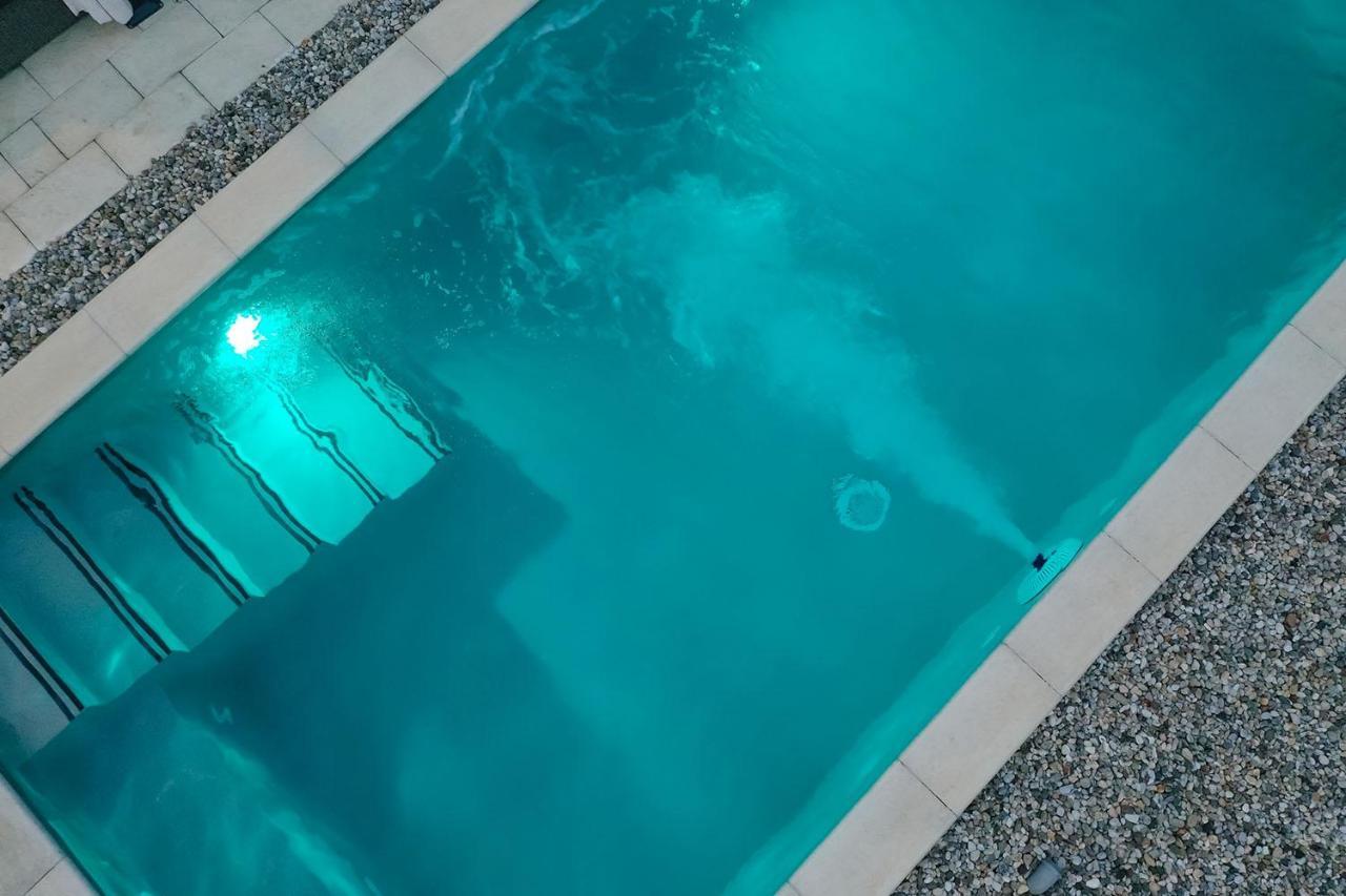 Holiday House Tos-Vila With Heated Pool Vrbnik Exteriör bild