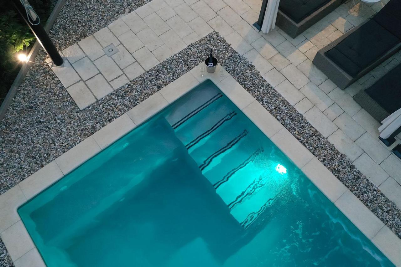 Holiday House Tos-Vila With Heated Pool Vrbnik Exteriör bild
